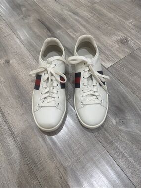 Gucci White Leather Sneakers with Red and Navy Stripe